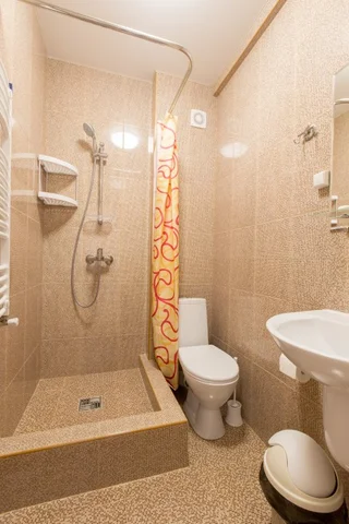Прибрежное (Сакский район): Iguana Guest House