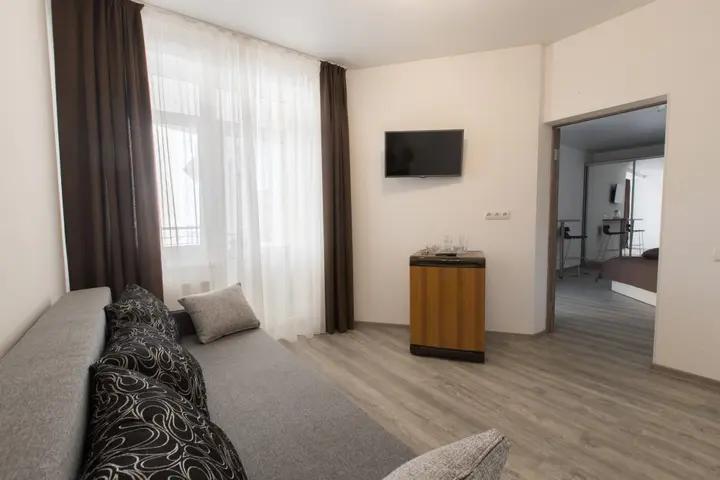 Прибрежное (Сакский район): Iguana Guest House