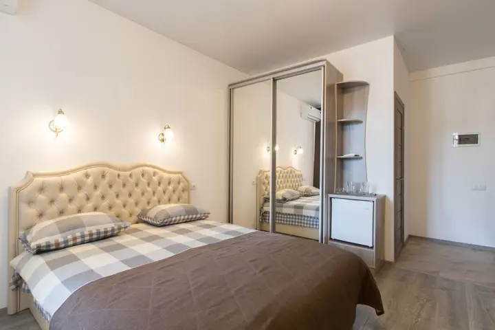 Прибрежное (Сакский район): Iguana Guest House