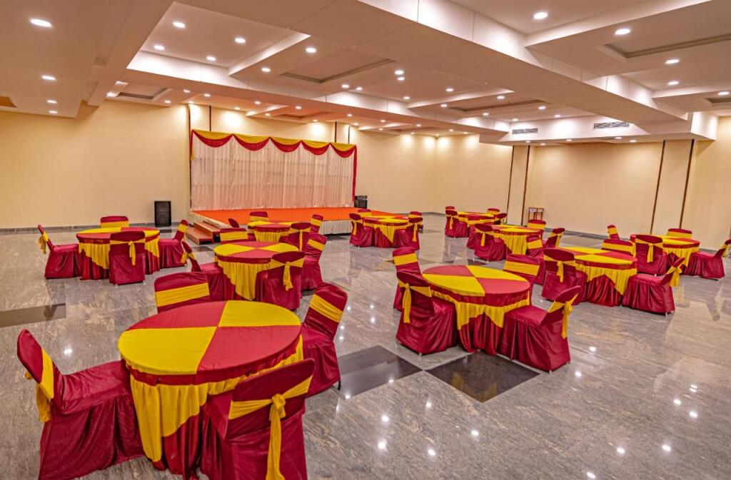 Гуммидипунди: Hotel SRM Grandeurs