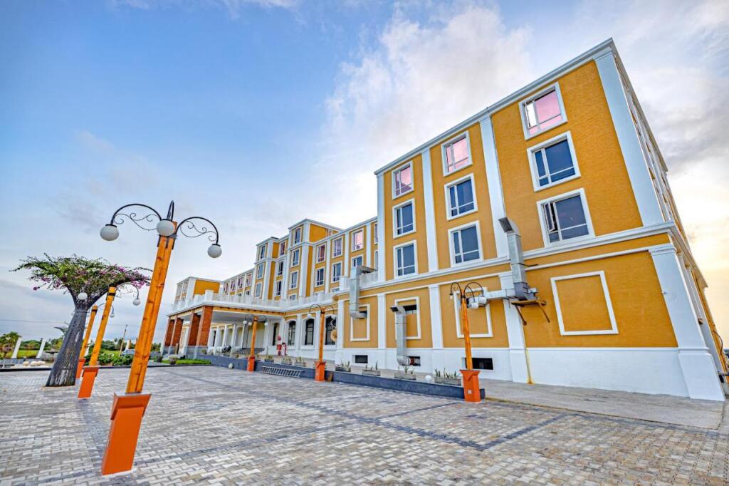 Hotel SRM Grandeurs — фото 1