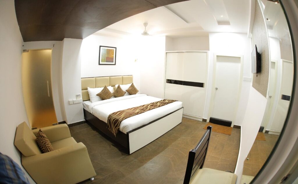 Гунтур: Hotel V Royal Park