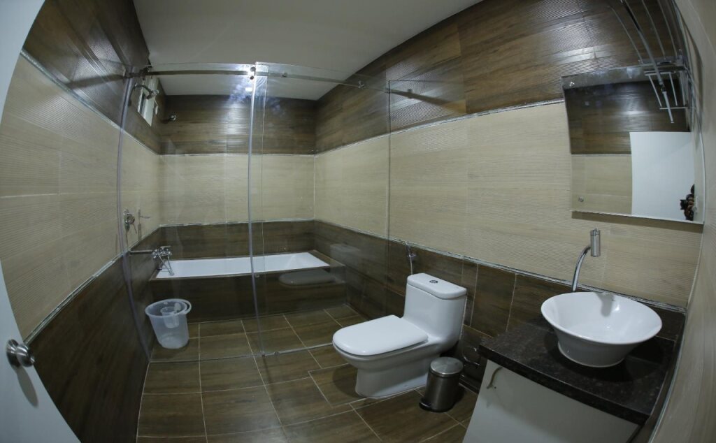 Гунтур: Hotel V Royal Park