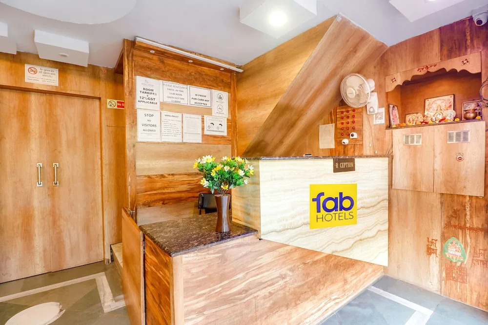 Гвалиор: FabExpress Ambika Dx