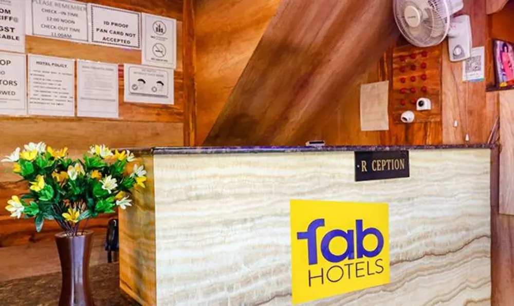 Гвалиор: FabExpress Ambika Dx