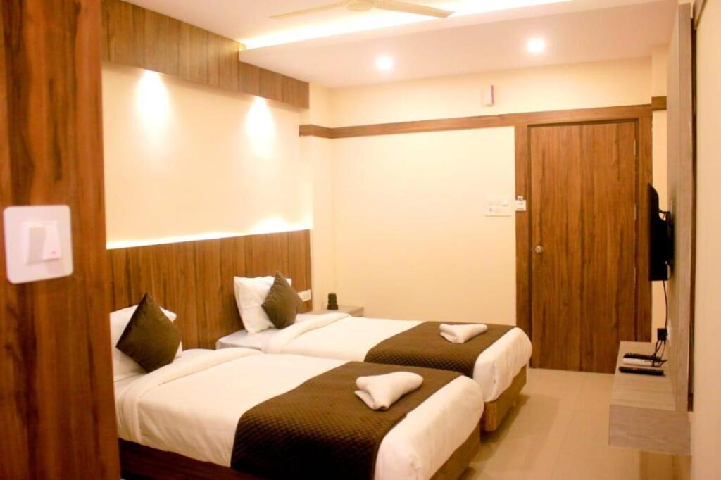 Хосур: Hotel Sakura Inn