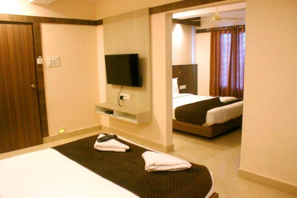 Хосур: Hotel Sakura Inn
