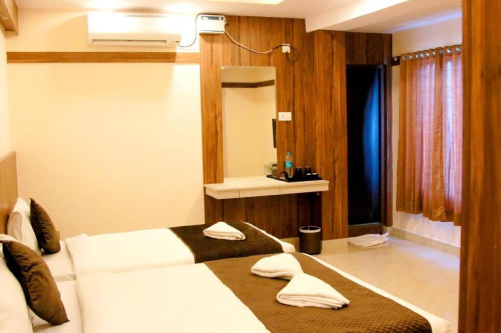 Хосур: Hotel Sakura Inn