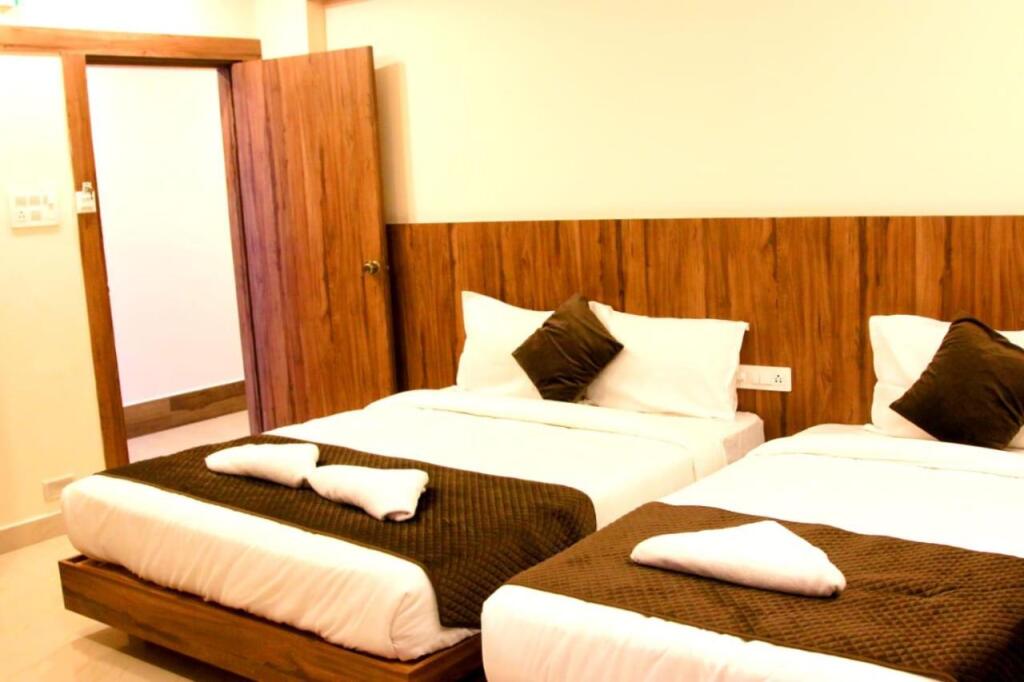 Хосур: Hotel Sakura Inn