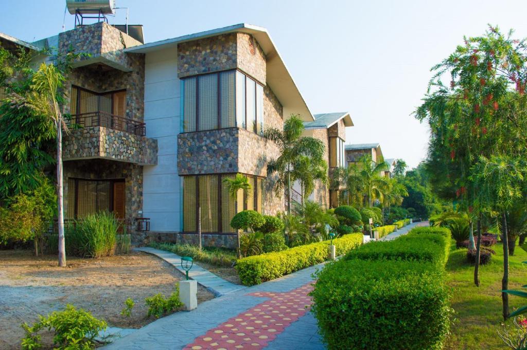 Наинитал: The Roar Resort