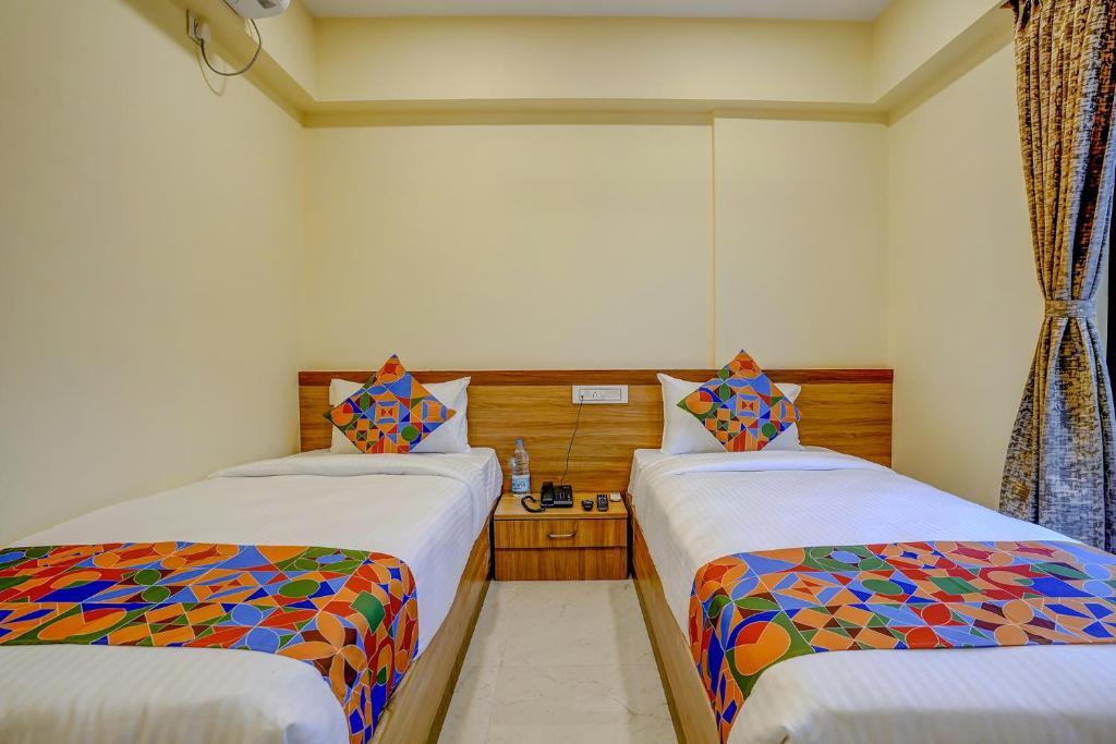 Пуна: FabHotel Crystal Homes