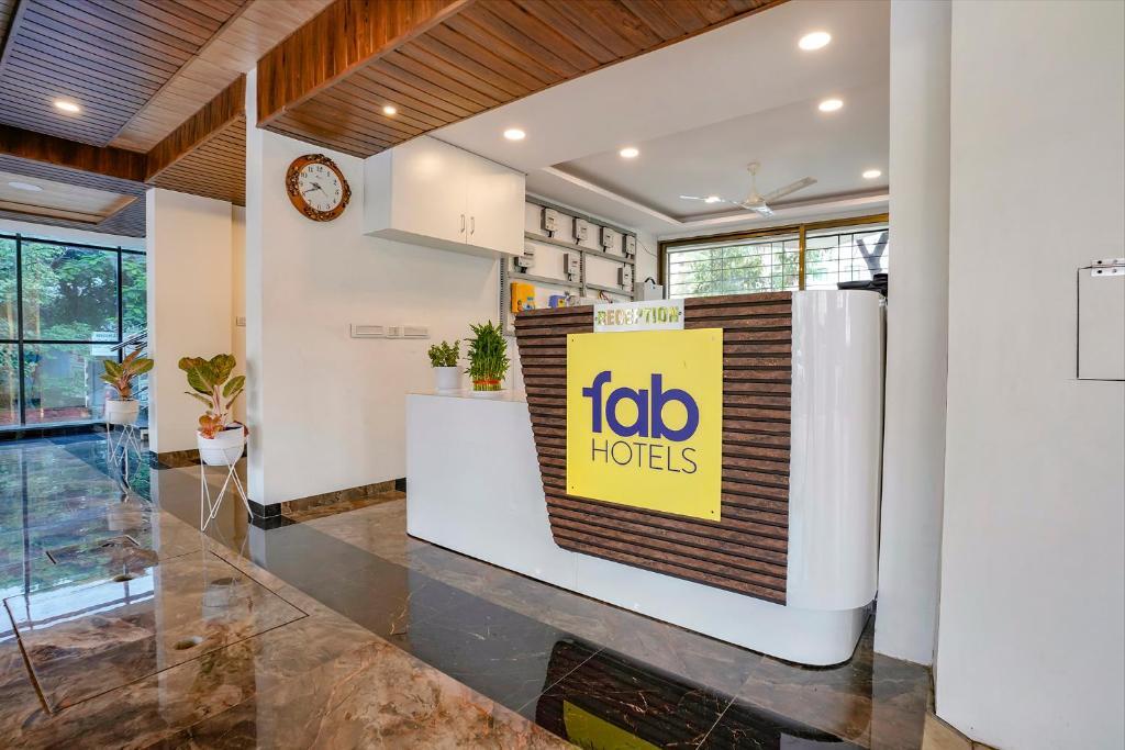 Пуна: FabHotel Crystal Homes