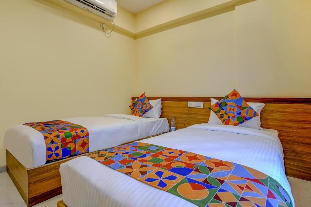 Пуна: FabHotel Crystal Homes