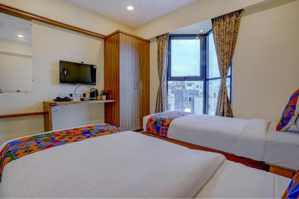 Пуна: FabHotel Crystal Homes