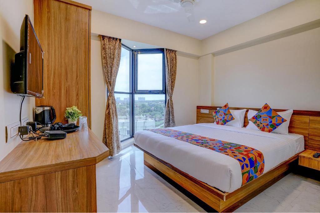 Пуна: FabHotel Crystal Homes