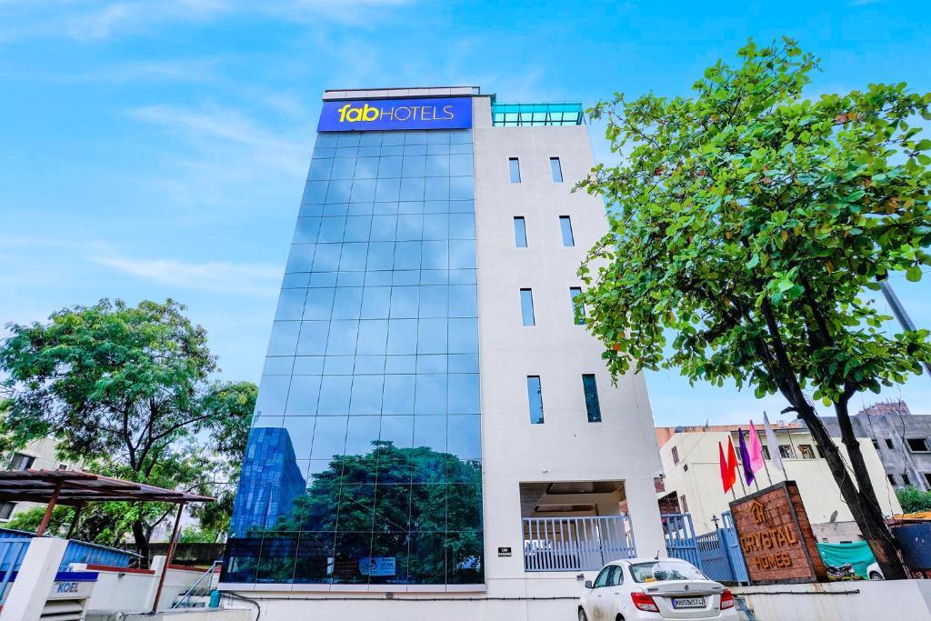 Пуна: FabHotel Crystal Homes