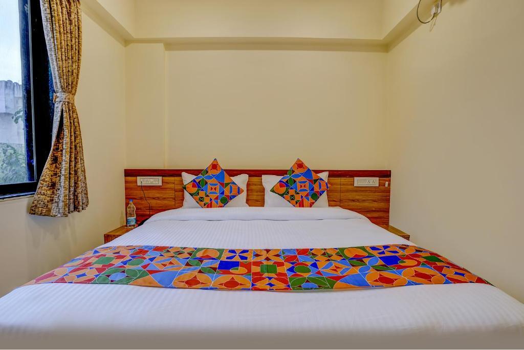 Пуна: FabHotel Crystal Homes
