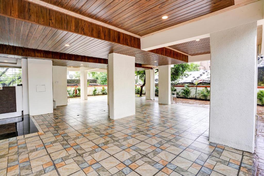 Пуна: FabHotel Crystal Homes