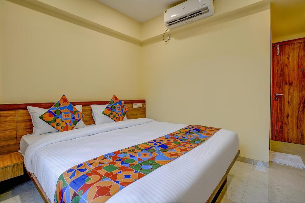 Пуна: FabHotel Crystal Homes