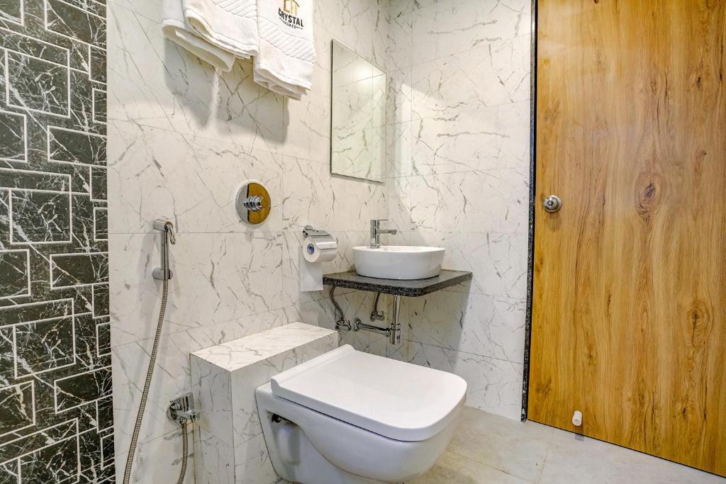 Пуна: FabHotel Crystal Homes