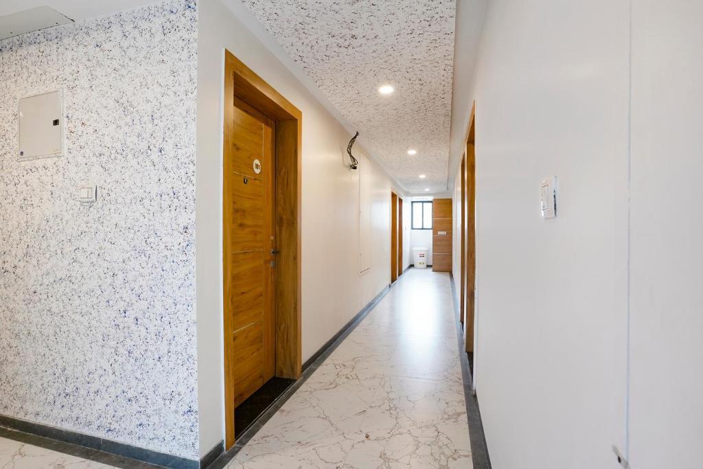 Пуна: FabHotel Crystal Homes