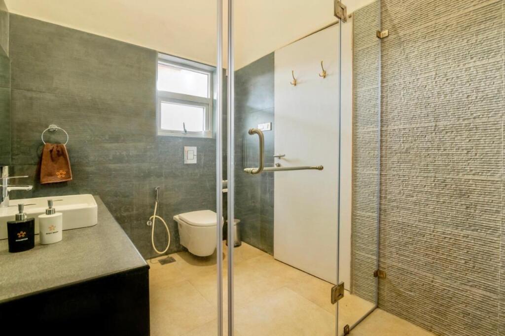 Хандала: Saffronstays Boulevard Rockhouse, Lonavala