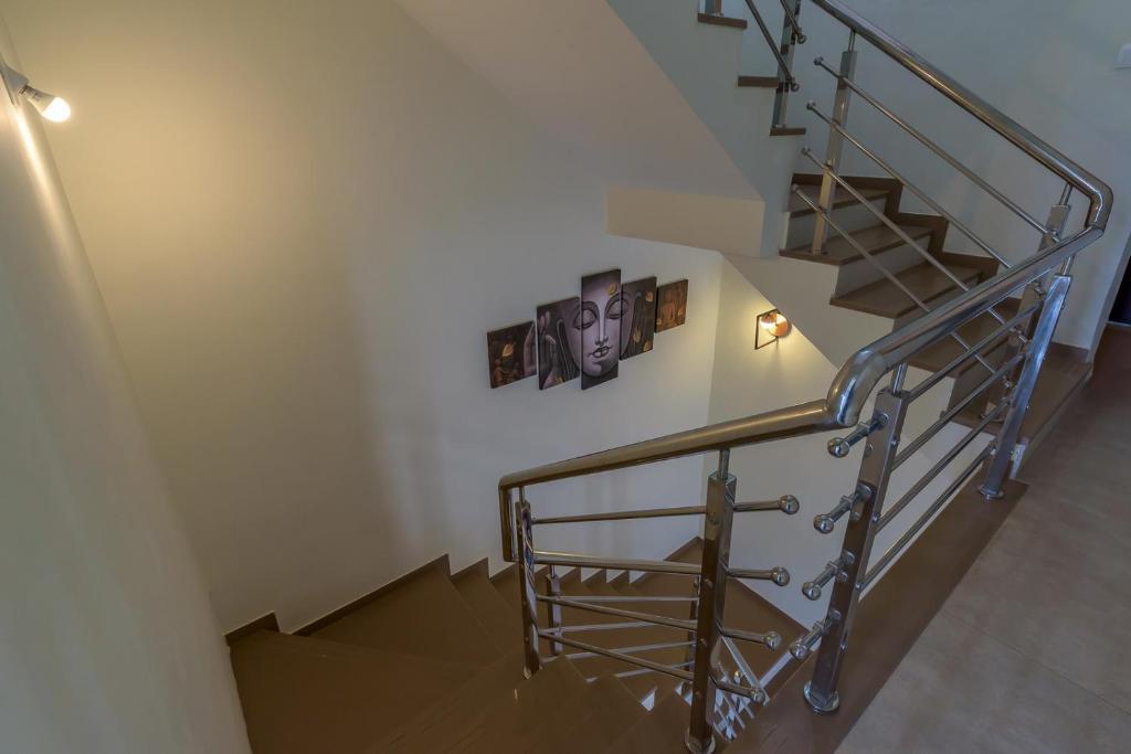 Хандала: Saffronstays Slate