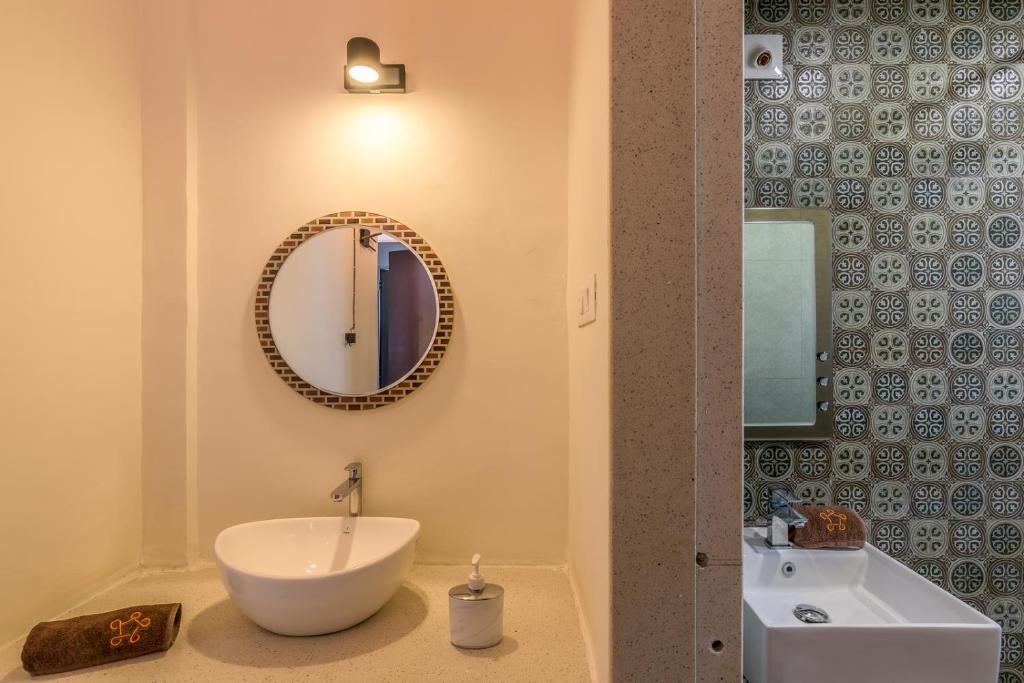 Хандала: Saffronstays Slate
