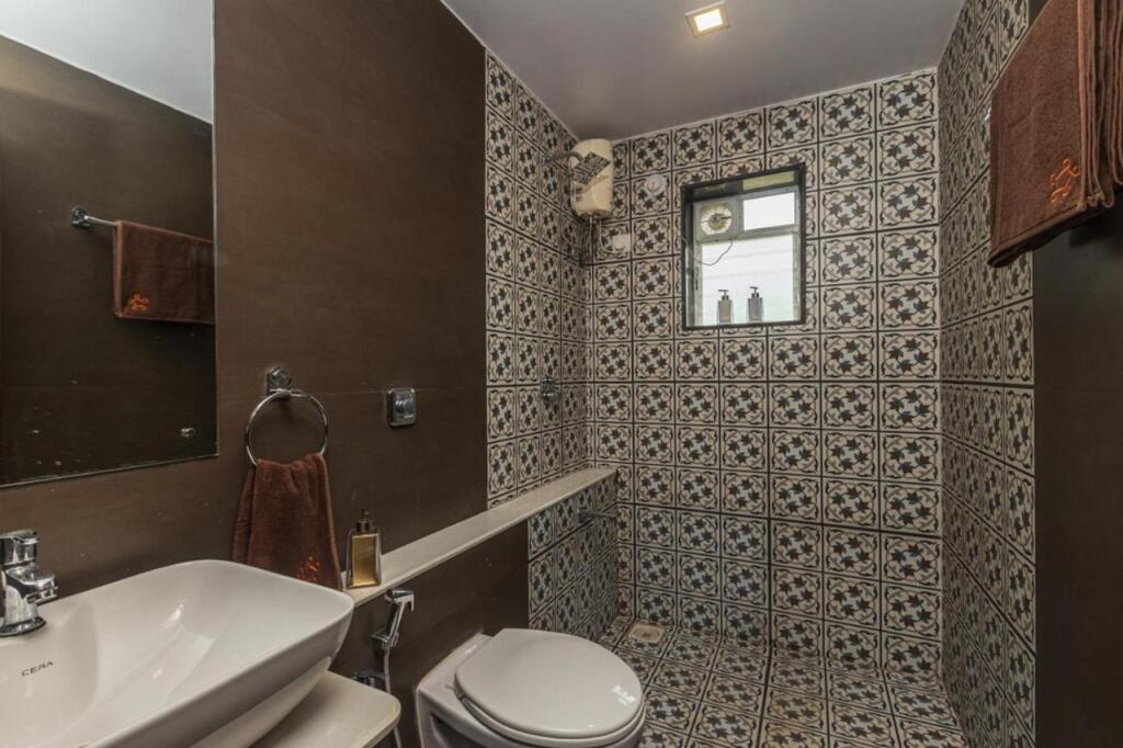 Киим: Saffronstays The Forest