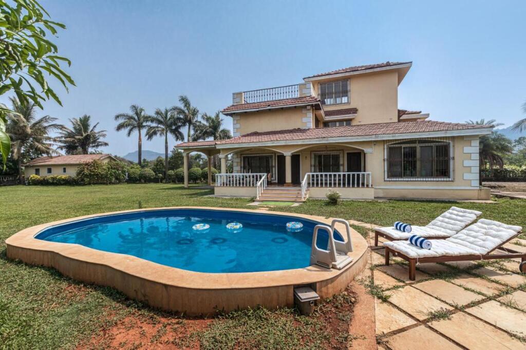 Киим: SaffronStays Minerva