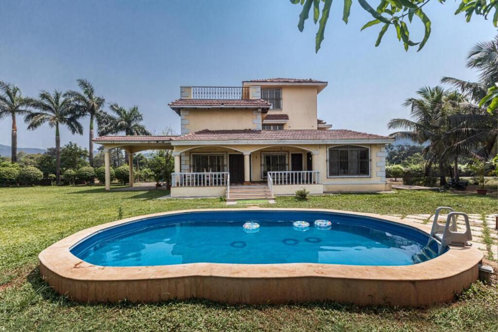 Киим: SaffronStays Minerva