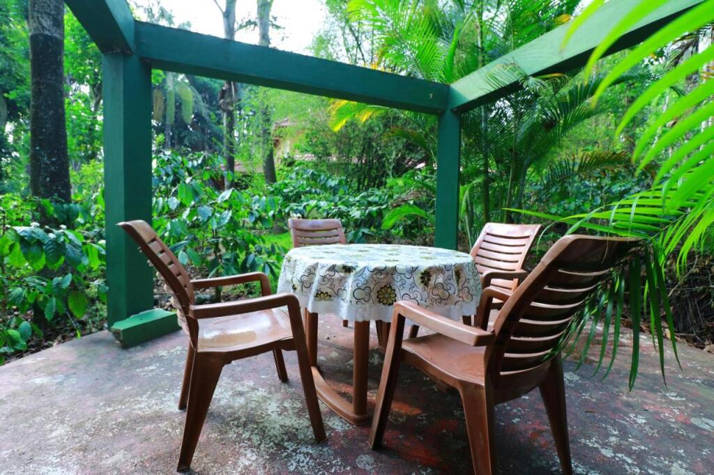 Кушалнагар: Saffronstays Coorg Toddy Farms