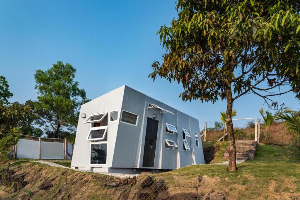Лаваса: SaffronStays The Twist, Panshet - unique compact waterfront home ideal for couples