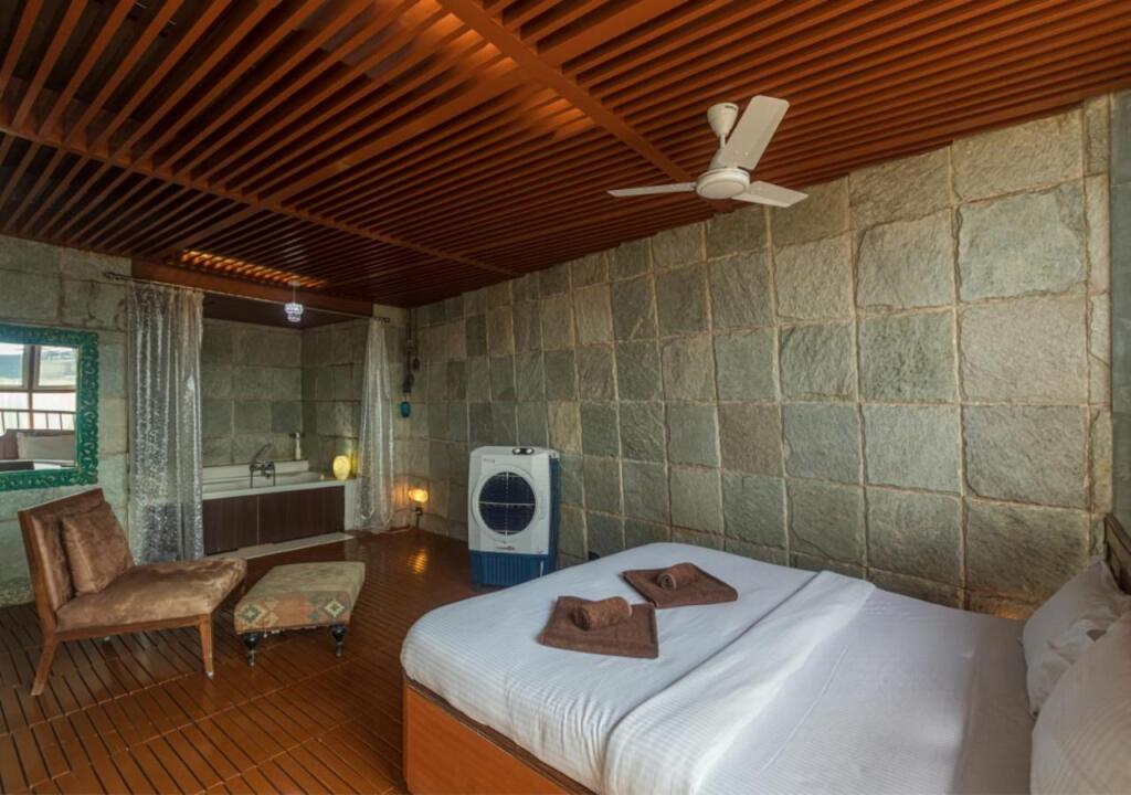 Лонавала: SaffronStays Urja