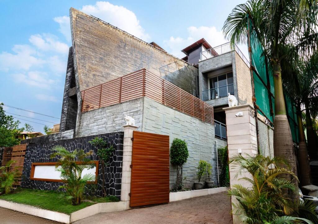 Лонавала: SaffronStays Urja
