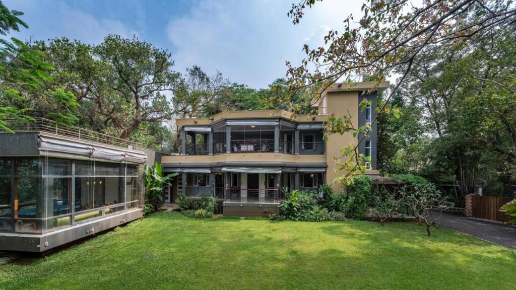 Лонавала: SaffronStays Odeon, Lonavala