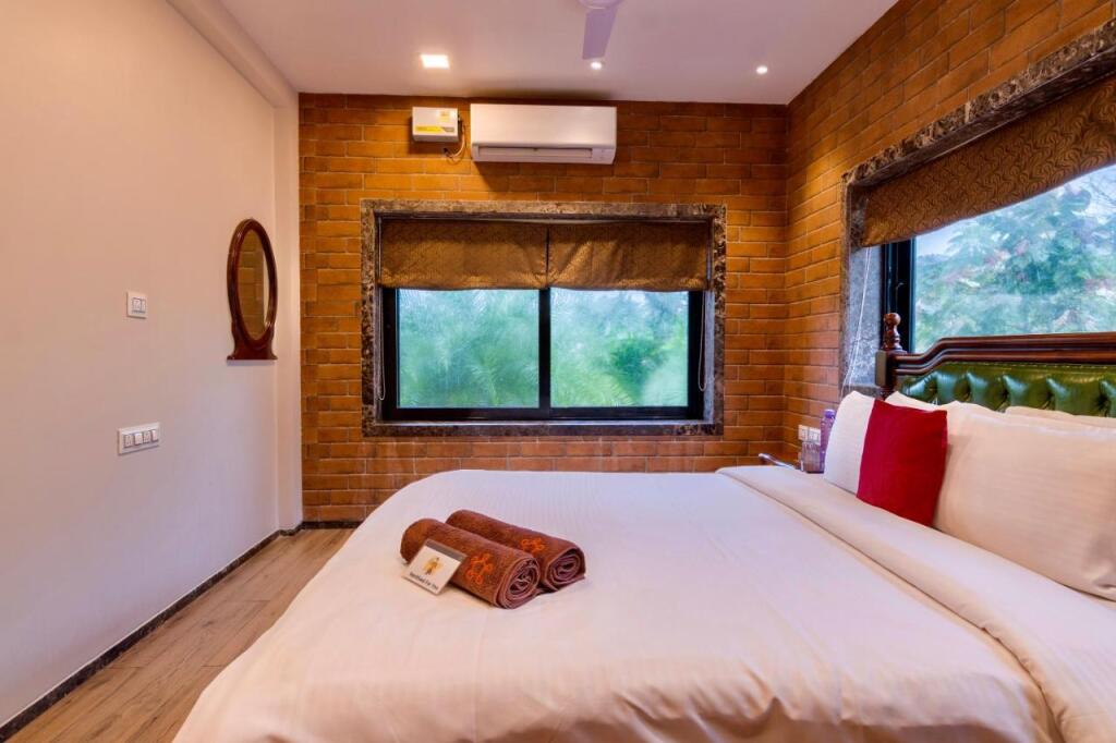 Лонавала: SaffronStays Evelyn Greens, Lonavala - pet-friendly pool villa in a quiet neighbourhood