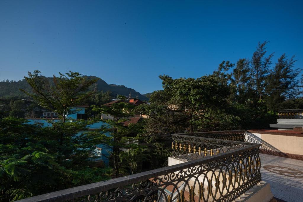 Лонавала: Saffronstays Uno Crest, Lonavala