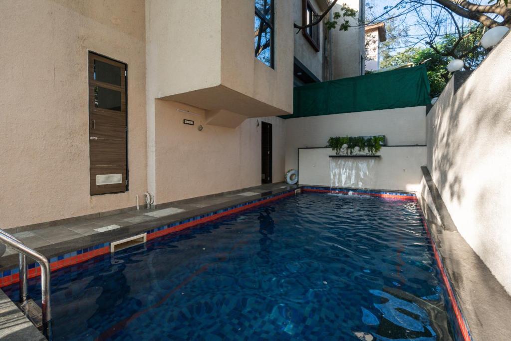 Лонавала: Saffronstays Uno Crest, Lonavala