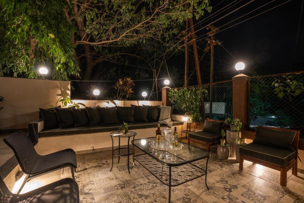 Лонавала: Saffronstays Uno Crest, Lonavala
