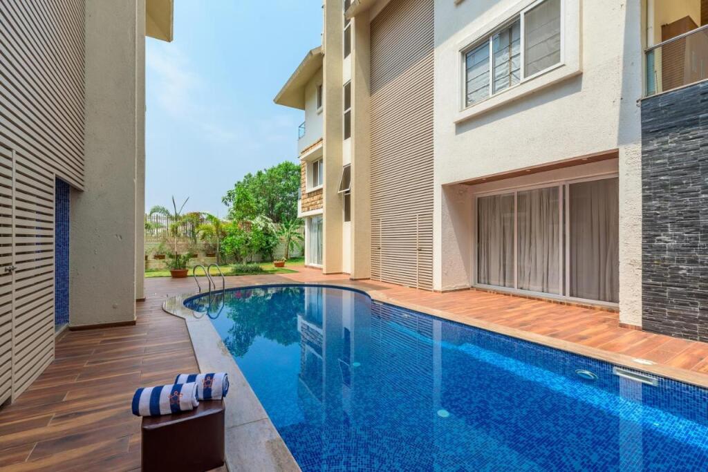Лонавала: SaffronStays Juniper, Lonavala - Pet-friendly villa with pool, lawn, gym & games