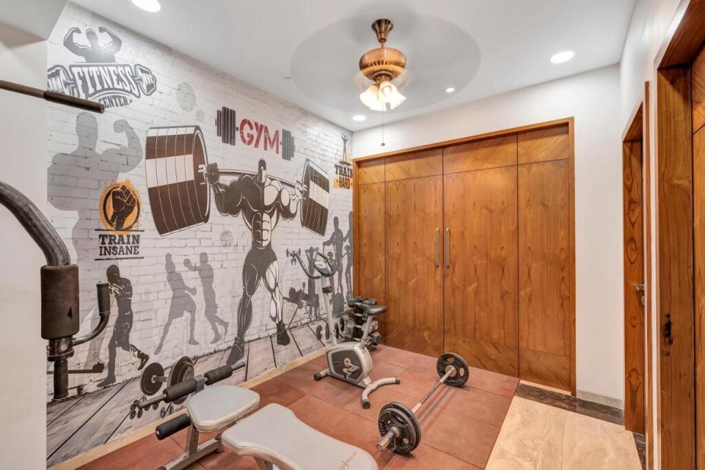 Лонавала: SaffronStays Juniper, Lonavala - Pet-friendly villa with pool, lawn, gym & games