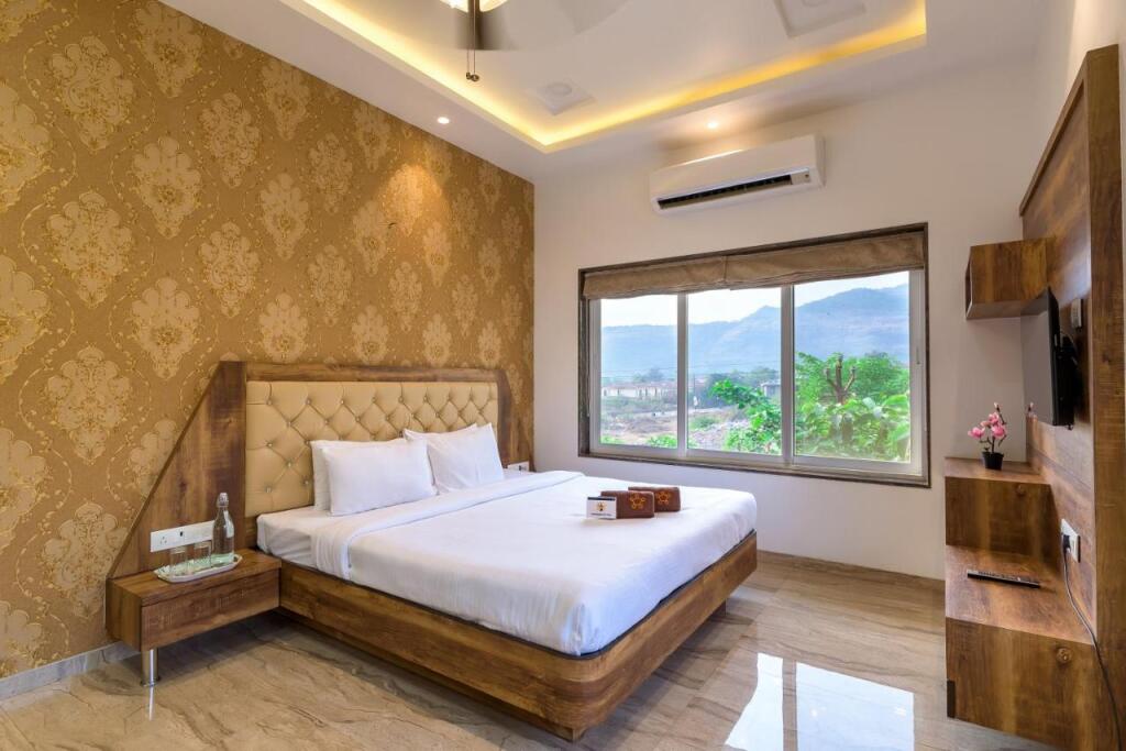 Лонавала: SaffronStays Juniper, Lonavala - Pet-friendly villa with pool, lawn, gym & games