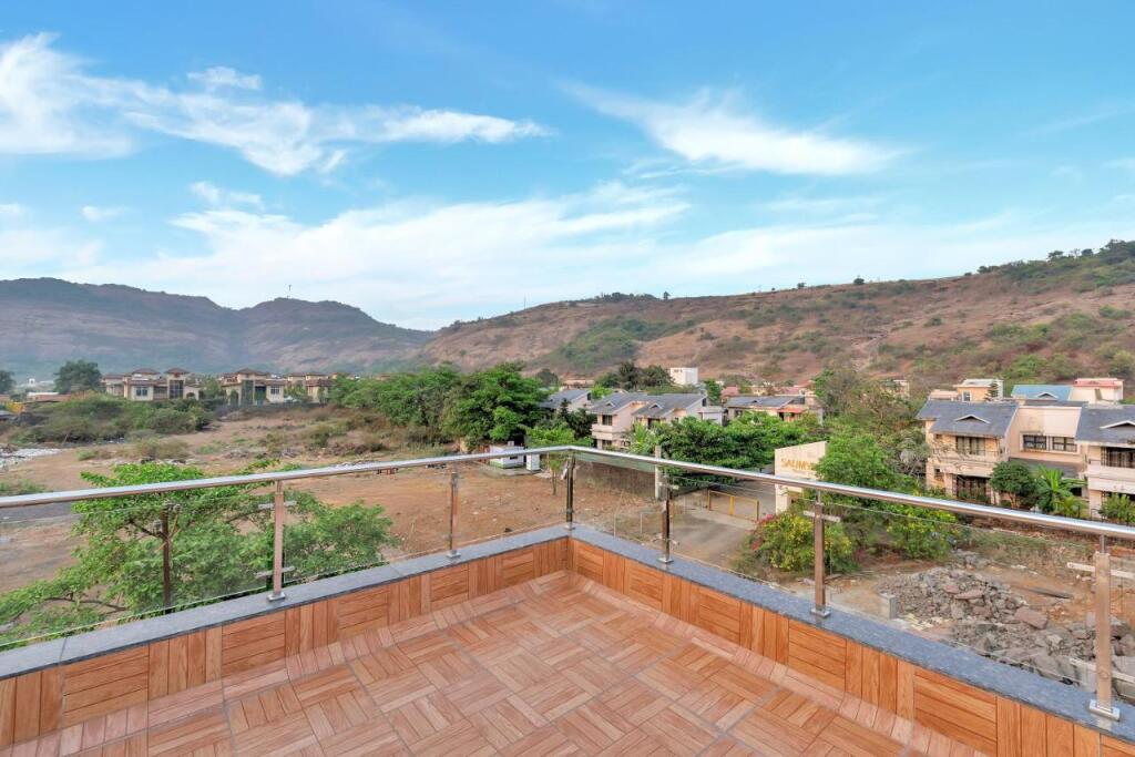 Лонавала: SaffronStays Juniper, Lonavala - Pet-friendly villa with pool, lawn, gym & games