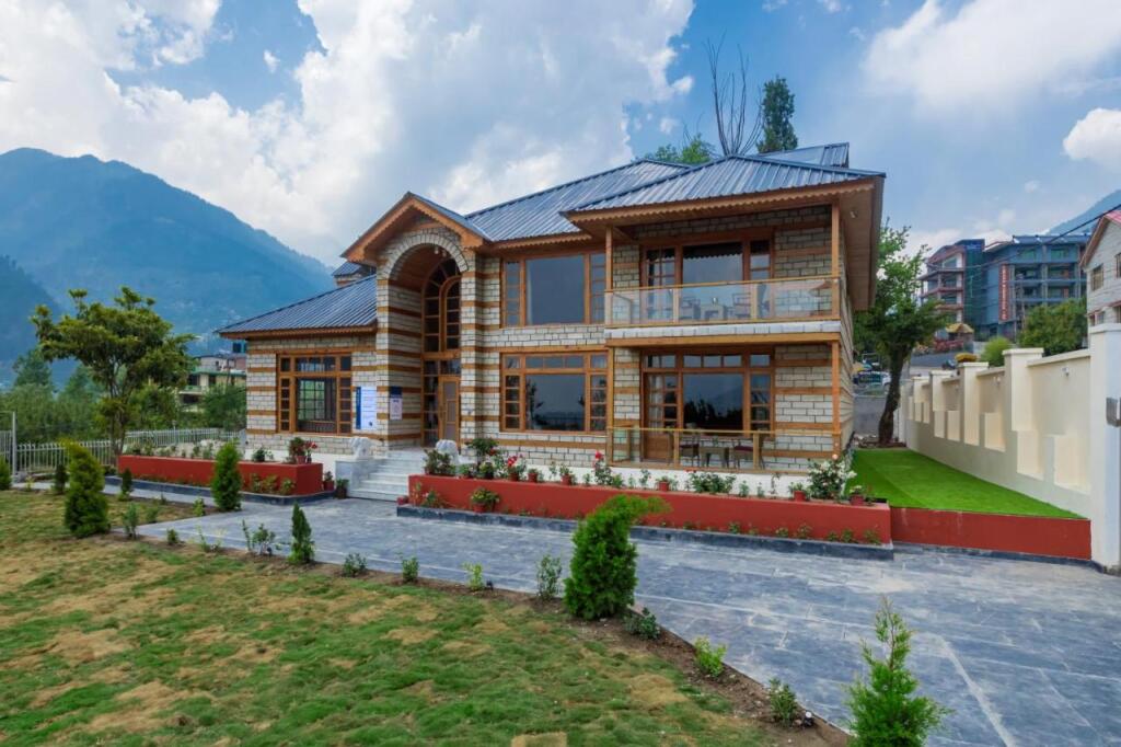 Манали: SaffronStays Monarch Manor, Manali - regal mansion with unique rooms near Mall Road
