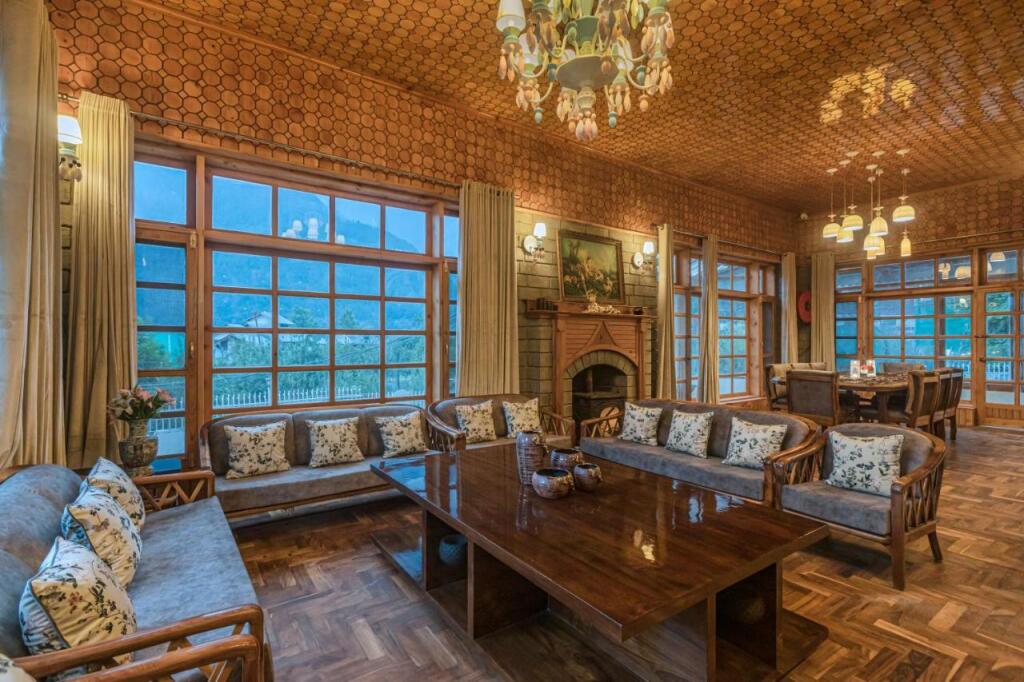 Манали: SaffronStays Monarch Manor, Manali - regal mansion with unique rooms near Mall Road