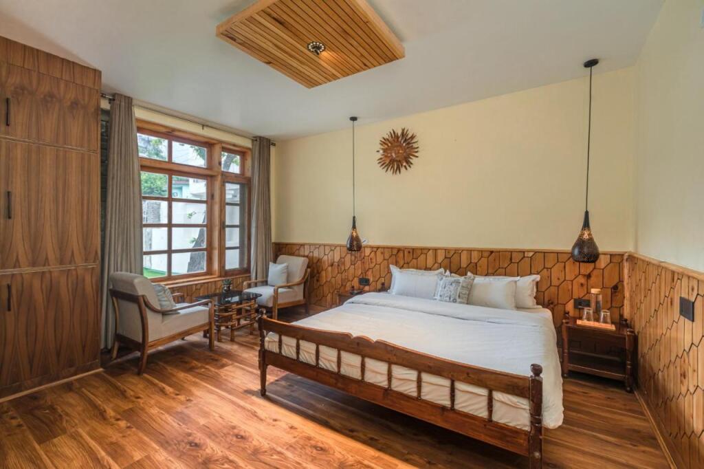 Манали: SaffronStays Monarch Manor, Manali - regal mansion with unique rooms near Mall Road