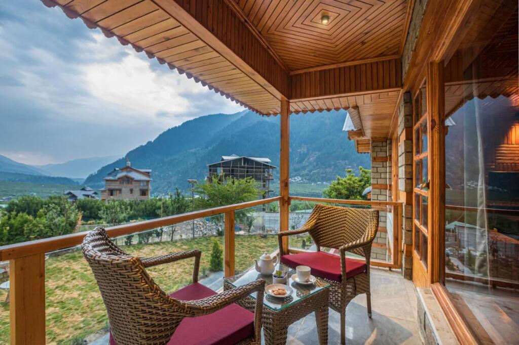 Манали: SaffronStays Monarch Manor, Manali - regal mansion with unique rooms near Mall Road