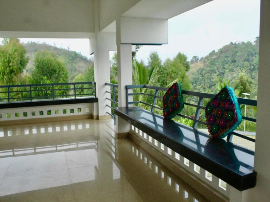Велламундра: Saffronstays the Periaheights