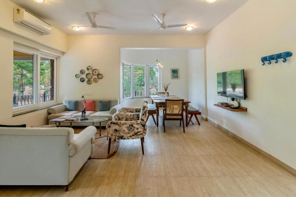 Киим: Saffronstays Boulevard Stonehouse, Lonavala